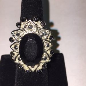 Beautiful black center stone in n silver. Costume
